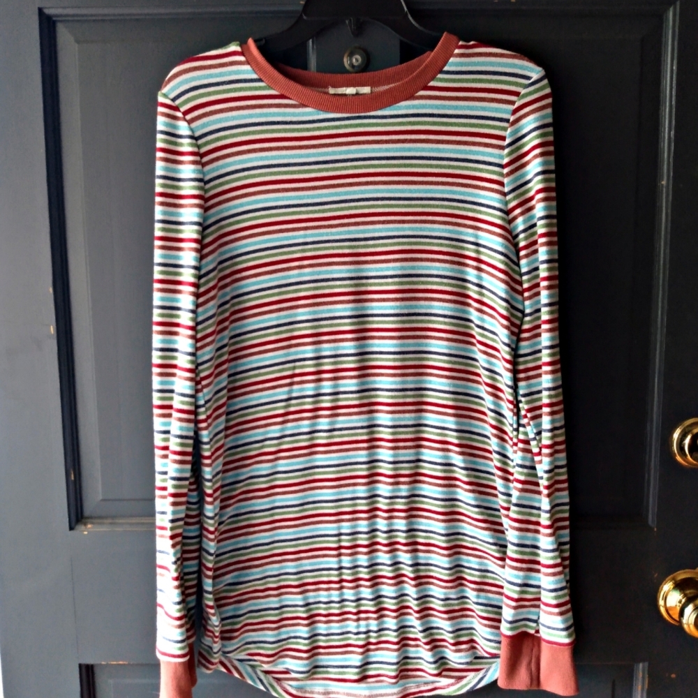 Easel Large Boutique Long Sleeve